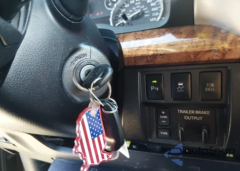 2017 Toyota Tundra 1794 5.7L V8 z USA, uszkodzony, nr VIN 5TFAW5F14HX665566